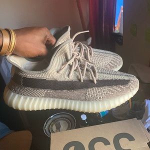 Yeezy 350 v2 zyon
